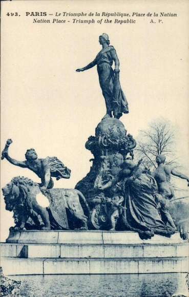 CPA Parijs XII, Place de la Nation, Le Triomphe de la République