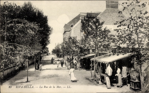 Postcard Ouistreham Riva Bella Calvados, Rue de la Mer