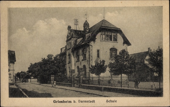 Postcard Griesheim in Hessen, school, exterior view from the street