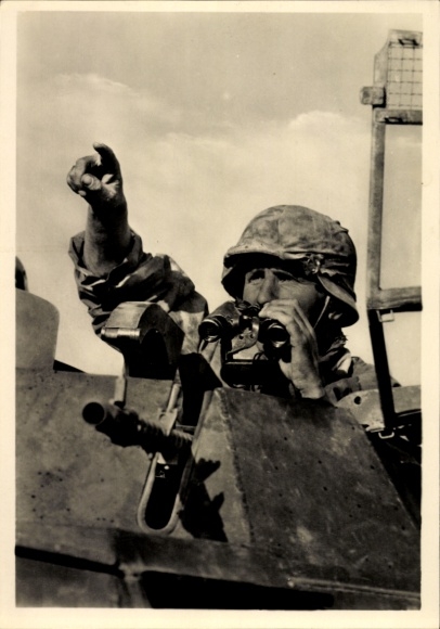 Postcard Waffen-SS, tanks attack