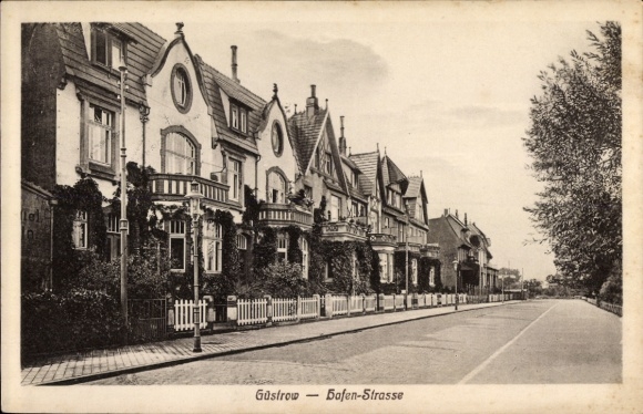 Postcard Güstrow in Mecklenburg, Hafenstraße