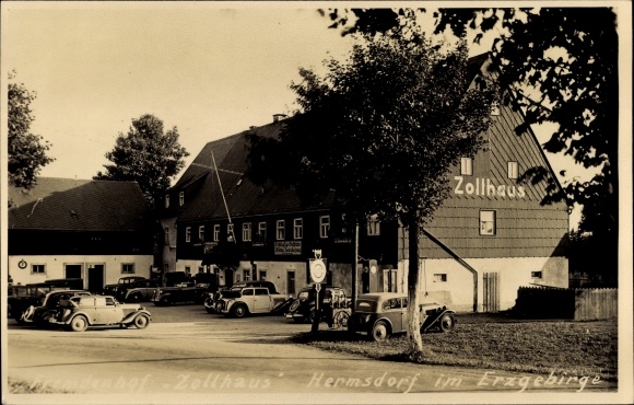 Photo PC Hermsdorf in the Eastern Ore Mountains, Fremdenhof customs house, cars