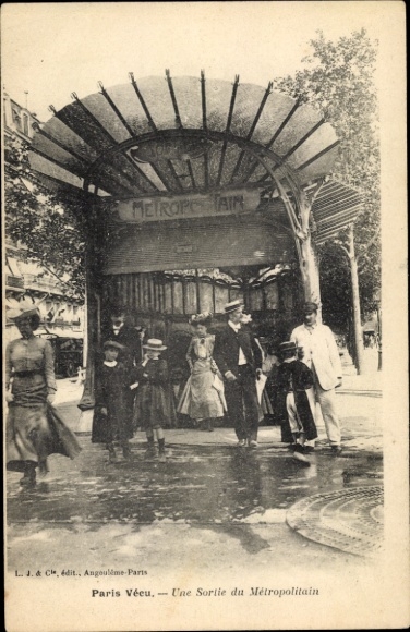 Postcard Paris, entrance to the metro