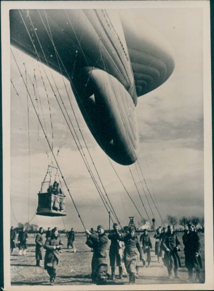 Photo Wehrmacht, rise of captive balloons, holding team