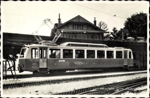 Ak Glion Kanton Waadt, Rochers de Naye, Zahnradbahn, Bahnhof, Gleisseite