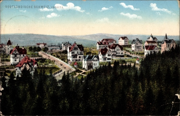 Postcard Jocketa Pöhl Vogtländische Schweiz, view of a residential area seen from behind trees