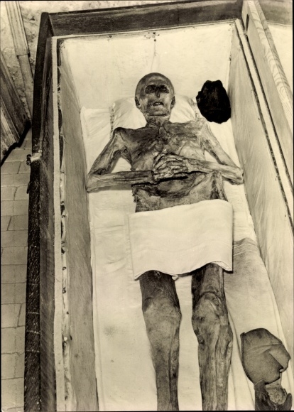 Postcard Kampehl Neustadt Dosse Ostprignitz, corpse of the knight von Kahlbutz who died in 1703
