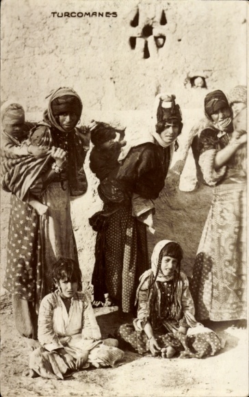 Photo Postcard Syria, Turcomanes, group photo, women with children in traditional costumes