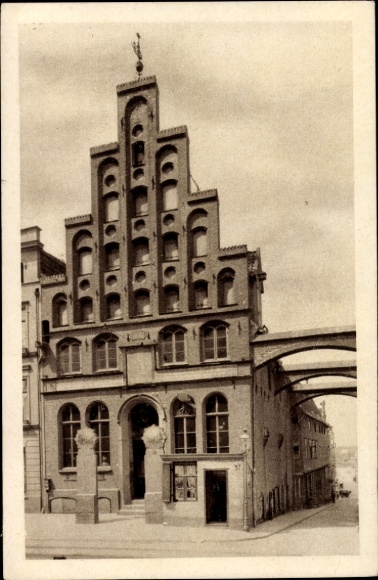 Postcard Hanseatic City of Lübeck, Schiffergesellschaft, Architecture