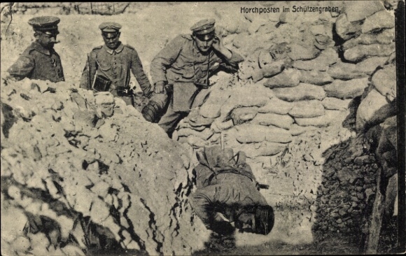 Ak Horchposten im Schützengraben, deutsche Soldaten, 1. WK