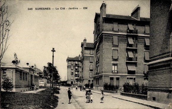 Ak Suresnes Hauts de Seine, Straße in  Altbau, Besucher, Bäume, ruhige Landschaft