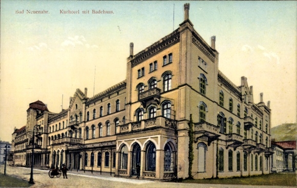 Ak Bad Neuenahr Ahrweiler Rheinland Pfalz, Kurhotel mit Badehaus, historische Architektur, Pfe...