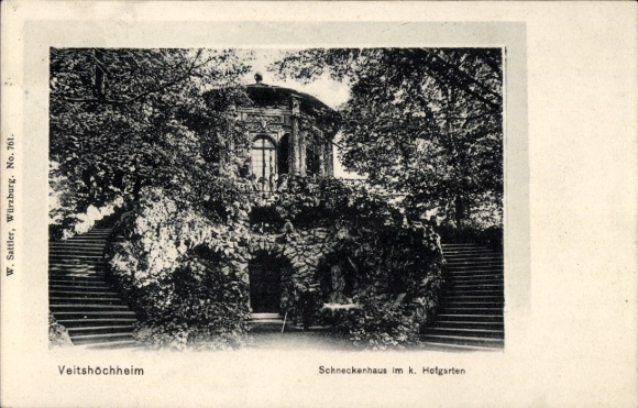 KP Veitshöchheim w Dolnej Frankonii, ogród na dziedzińcu, częściowy widok, muszla ślimaka, schody