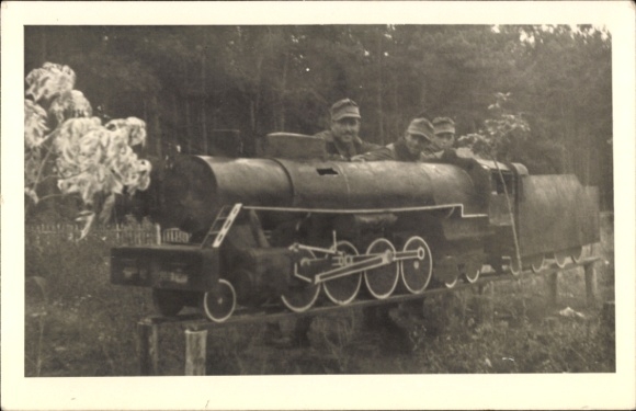 Foto Russischer Panzerzug, Eisenbahn, Miniatur