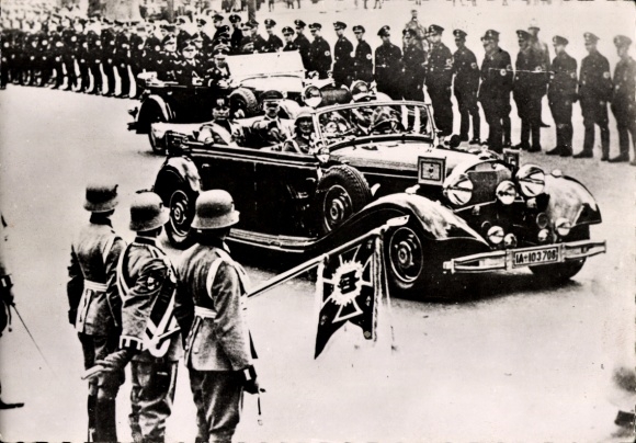 Ak Grande Voiture de Parade, blindee, de Hitler, Benito Mussolini, Autokennzeichen IA 103 708