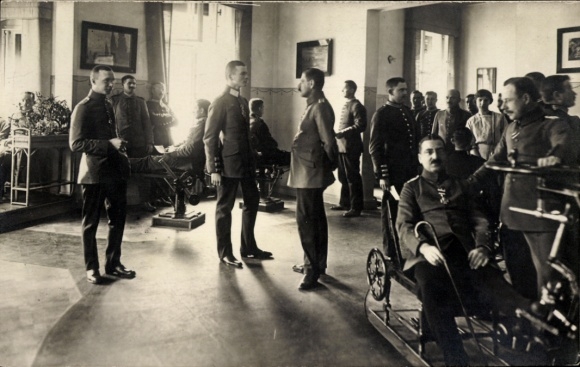 Photo Postcard Interior view of the rehabilitation clinic for war wounded