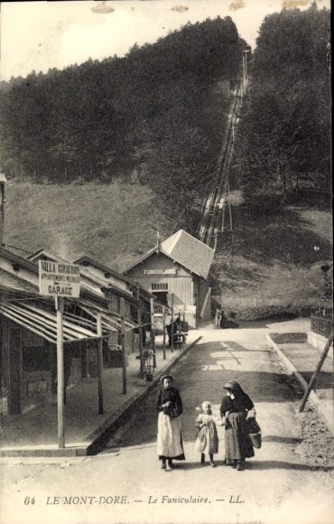 Postcard Le Mont Dore Puy de Dôme, device, two women and a child, tunnel view to the cable car