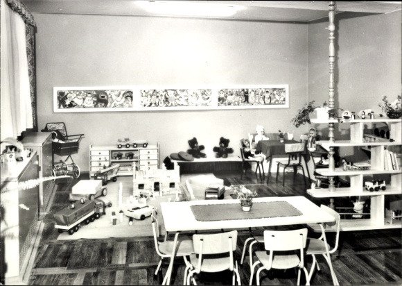 Ak Bad Blankenburg in Thüringen, Fröbel-Museum, Kindergartenraum, Spielzeug, Möbel, Tisch, Stühle
