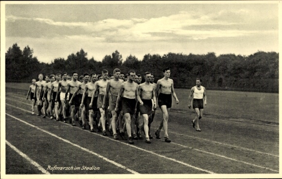 Postcard Hamburg Eimsbüttel Harvestehude, Jessel School, Mittelweg 113, parade in the stadium