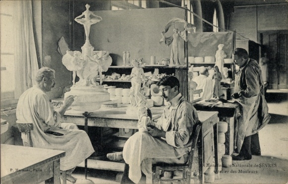 PC Sèvres Hauts de Seine, Manufacture Nationale, men in the studio