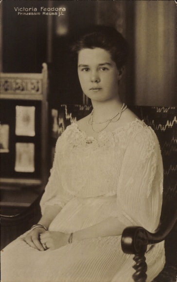 Postcard Princess Victoria Feodora younger line, portrait
