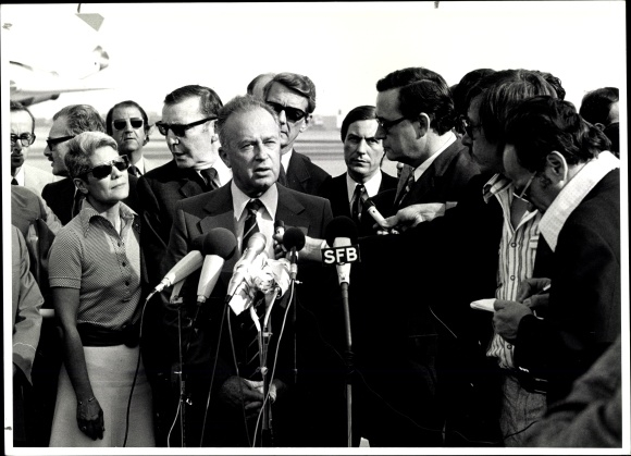 Photo Israel. Prime Minister Itzhak Rabin, Mayor Klaus Schütz, Tempelhof Central Airport