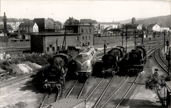 Foto Ak Hagen in Westfalen, Bahnhof, Gleisseite, Dampflok 502500, 383376