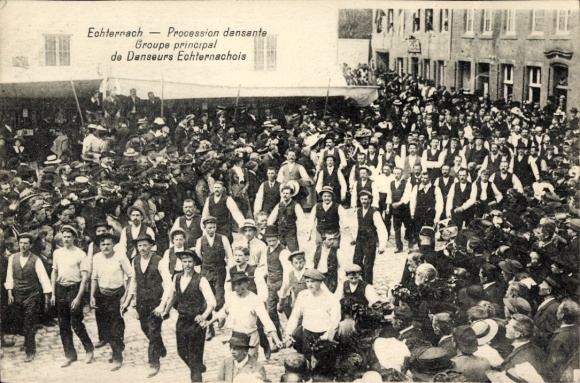 Postcard Echternach Luxembourg, Procession dansante, Danseurs