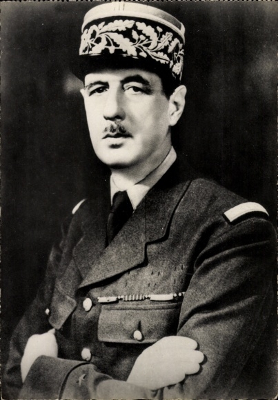 Postcard General Charles de Gaulle, portrait in Uniform