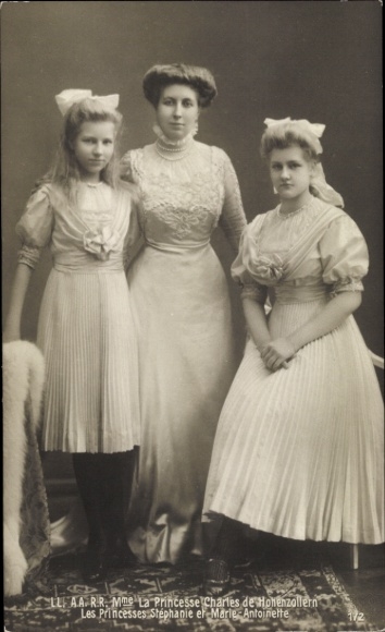 Postcard Princess Karl of Hohenzollern, Josephine of Belgium, Princess Stephanie, Marie Antoinette