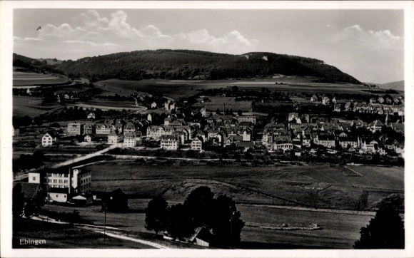 Ak Ebingen Albstadt in Württemberg, Landschaftsaufnahme, kleine Stadt, weite Felder, Berge im Hin