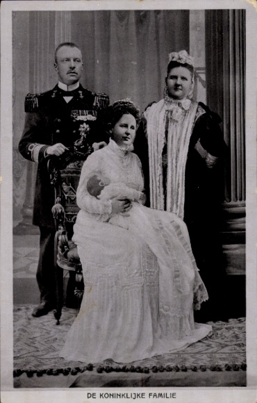 Postcard Dutch Royal Family