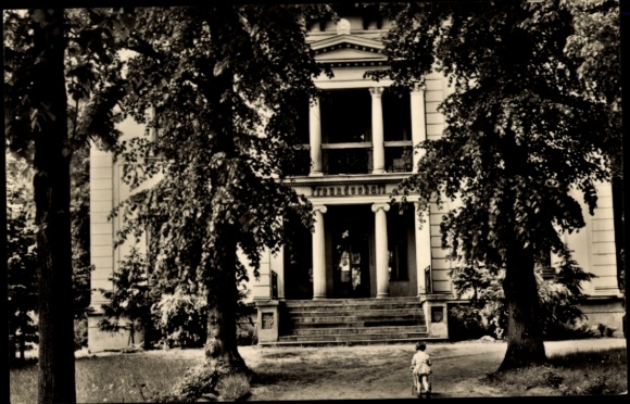 Postcard Milow in Havelland, building with columns, trees, child on the street