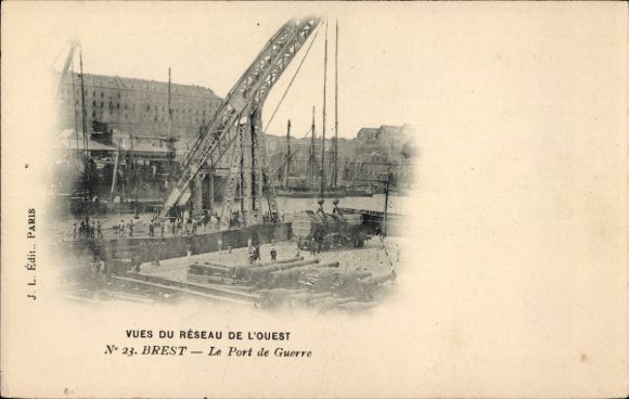 Postcard Brest Finistère, harbor view, crane, ships, industrial buildings, black and white