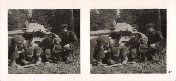 Stereo spatial image photo &quot;The Battle in the West&quot;, No. 47 tank soldiers are instructed on a map