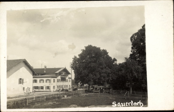 Photo PC Sauerlach in Upper Bavaria, street section, building