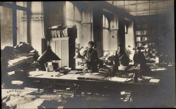 Postcard Berlin, street fights, offices of the Berliner Tageblatt, days of revolution