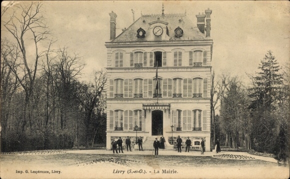 Ak Livry Seine Saint Denis, Rathaus, Gebäude, Bäume, Menschen, Uhr