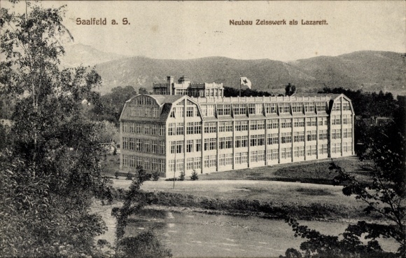 Ak Saalfeld an der Saale Thüringen, Neubau Zeisswerk als Lazarett, Gebäude mit großen Fenstern