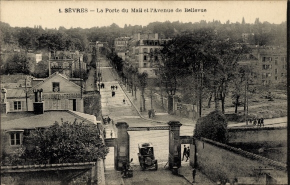 Ak Marais Poitevin Deux Sèvres, Blick auf die Porte du Mail, Avenue de Bellevue, Gebäude und Bäum
