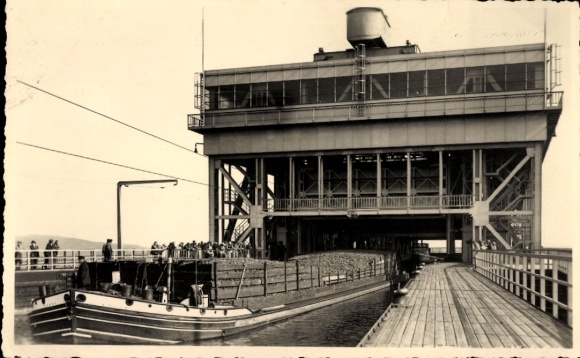 Postcard Niederfinow, Barnim district, cargo ship in the ship lift