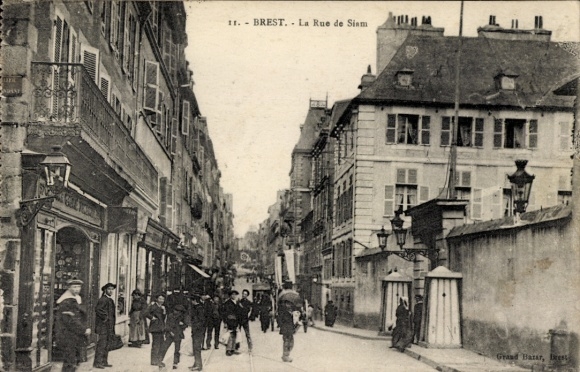 Postcard Brest Finistère, Rue de Siam, shopping street, atmosphere, people on the street
