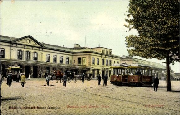Postcard Utrecht Netherlands, train station with electric tram