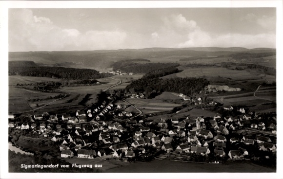Ak Sigmaringendorf bei Sigmaringen, Luftaufnahme von  ländliche Umgebung, Häuser