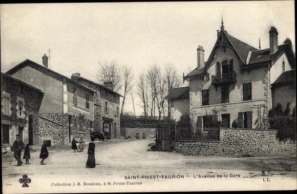 Postcard Saint Priest Taurion Haute Vienne, Avenue de la Gare