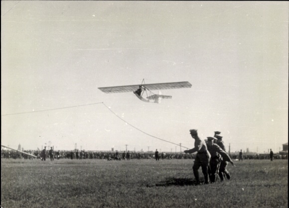 Foto Mandschukuo Staat Mandschu, Segelfliegen, Segelflug in der Mandschurei, Start