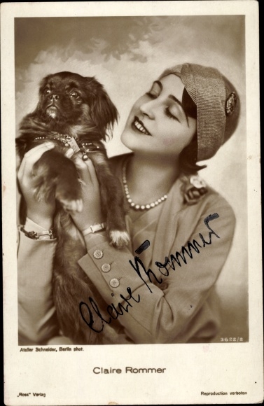 Ak-actrice Claire Rommer, portret met hond, handtekening
