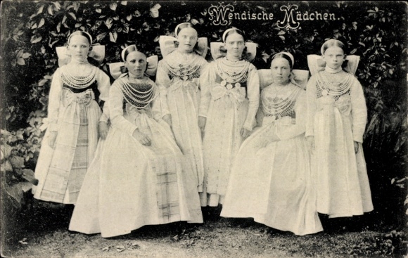 Ak Bautzen in der Lausitz, Wendische Mädchen im Festkleid