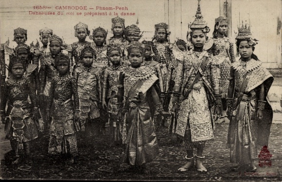 Ak Phnom Penh Cambodja, Danseuses du roi worden à la dance bereid