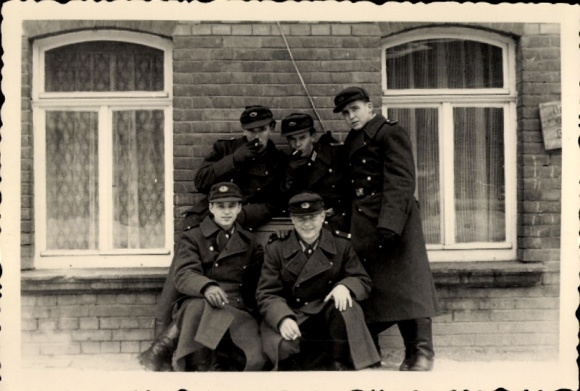 Foto Sonneberg Thüringen, KVP, Kasernierte Volkspolizei der DDR, Gruppenbild in Uniform